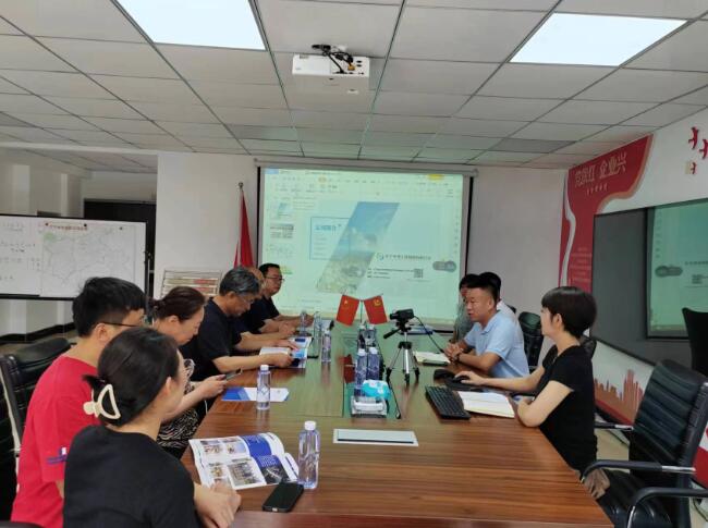 遼寧省測繪地理信息學會理事長楊國范、秘書長高振東一行到公司參觀指導